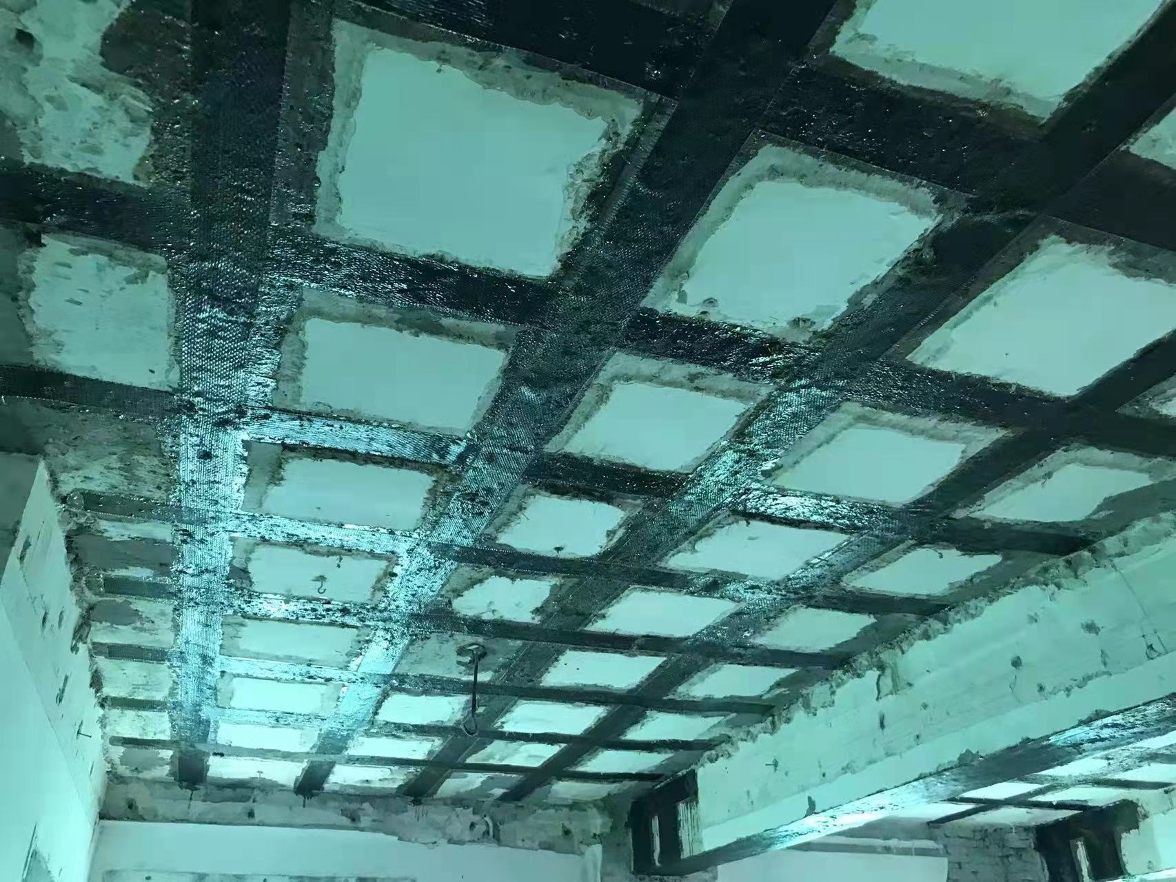 九合垸原种场粘碳纤维布施工工艺